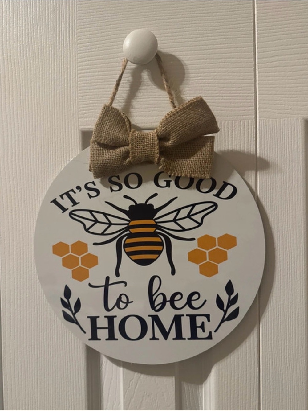 Round 'It's So Good to Bee Home' Bee Wall Sign - White and Yellow